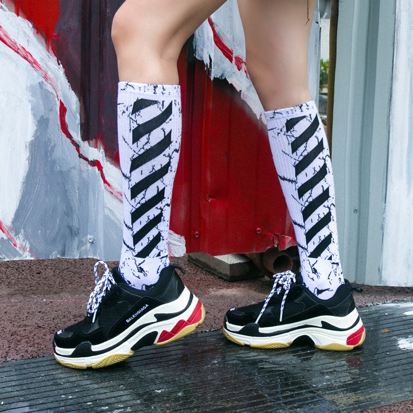 Retro Black And White Marble Striped Socks Elements Of Street Trend Of Men And Women Long-barreled Sports Seasons To The Calf Socks